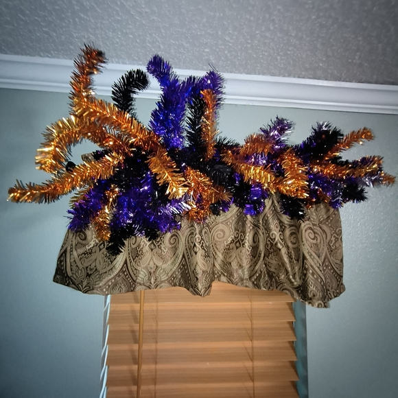 Halloween Swag, 32" Base with gold hanger - Picture 1 of 8